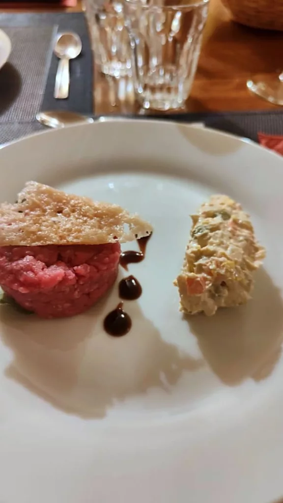 Tartare di vitello di coscia e insalata russa
