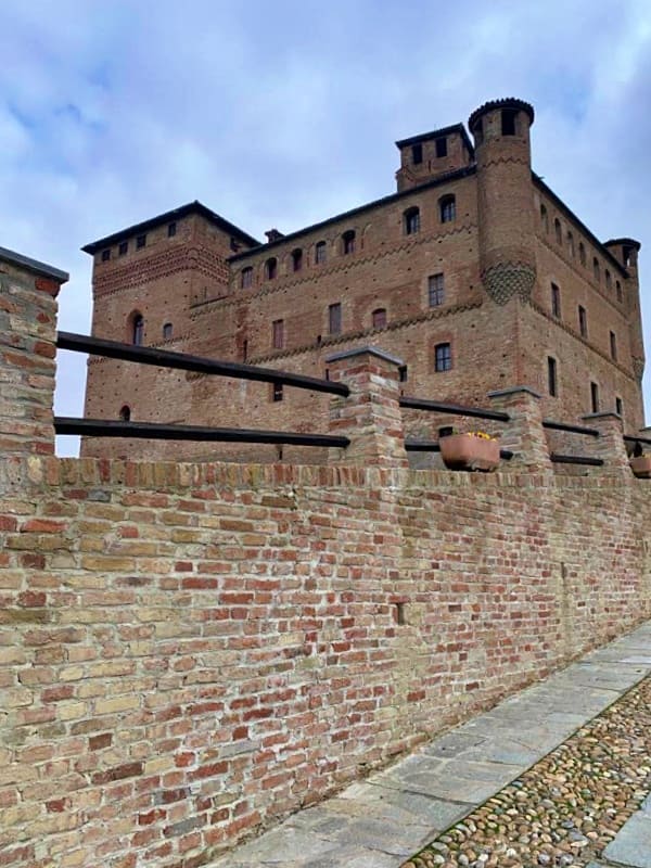 Angolazione del Castello di Grinzane Cavour