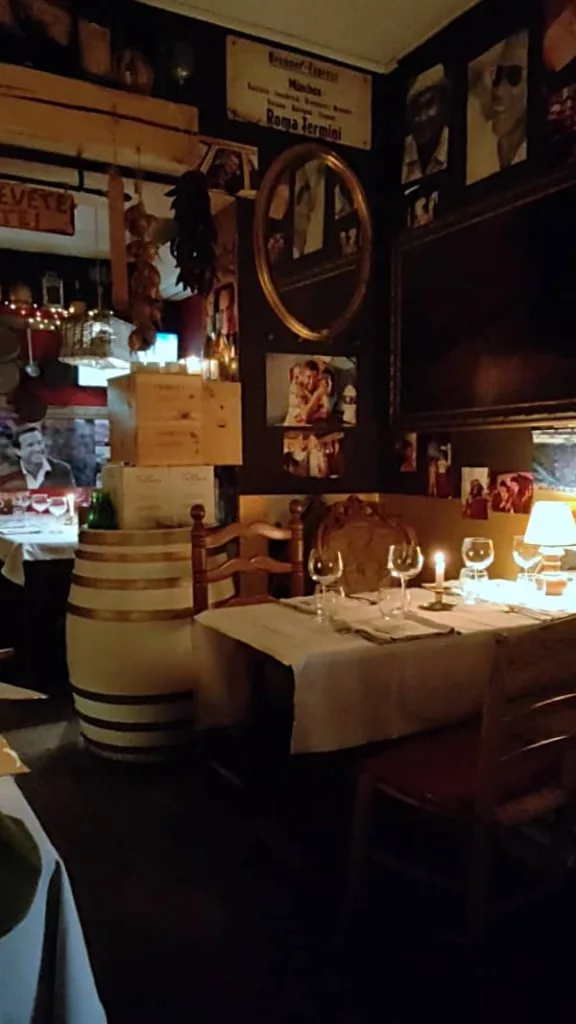 Interno Osteria Romana di Modena