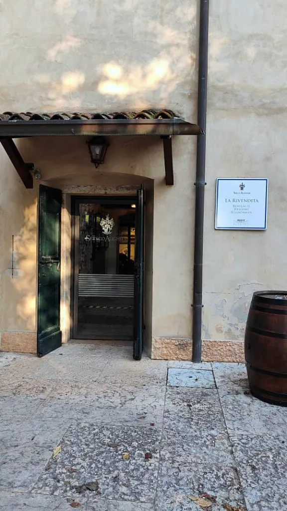 La bottega e rivendita all'ingresso della Tenuta Serego Alighieri In Valpolicella